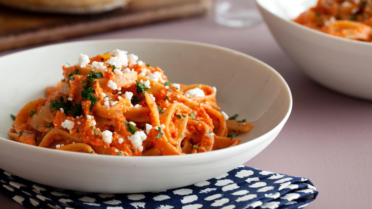 Creamy Red Pepper Pasta: Indulge in the Rich and Flavorful Delight